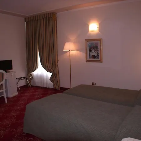 فندق Grand 4*